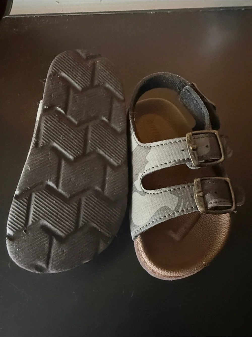 Northside Kids Camouflage Buckle Sandals in Olive and Brown